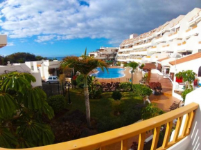 Appartamento con piscina e vista mare L102